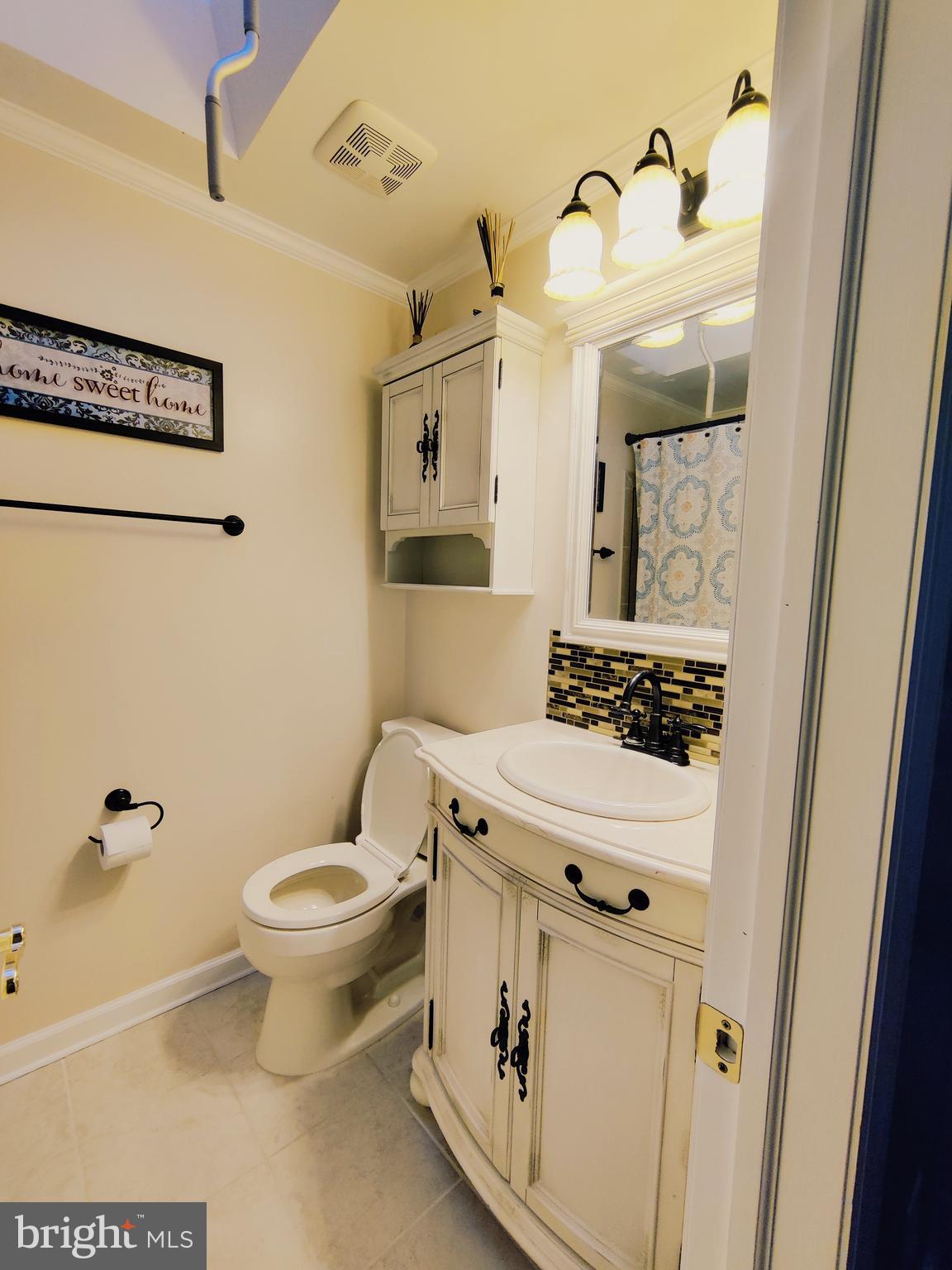 12313 Wyndom Road Philadelphia, PA 19154 - Photo 30 of 52 Hallway-bathroom-02
