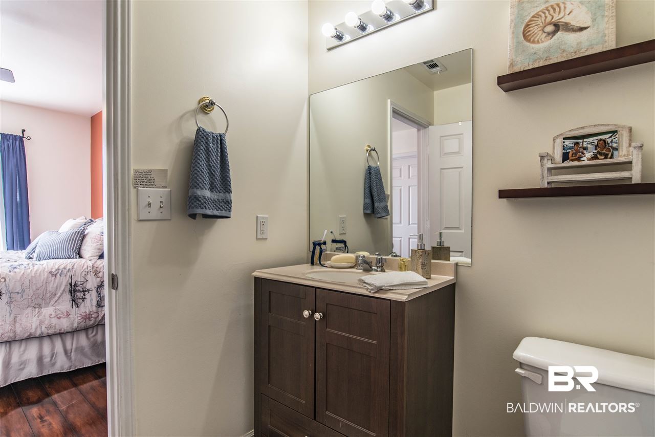 1517 Regency Road, Unit 14 Gulf Shores, AL 36542 - Photo 21 of 25 Private bathroom
