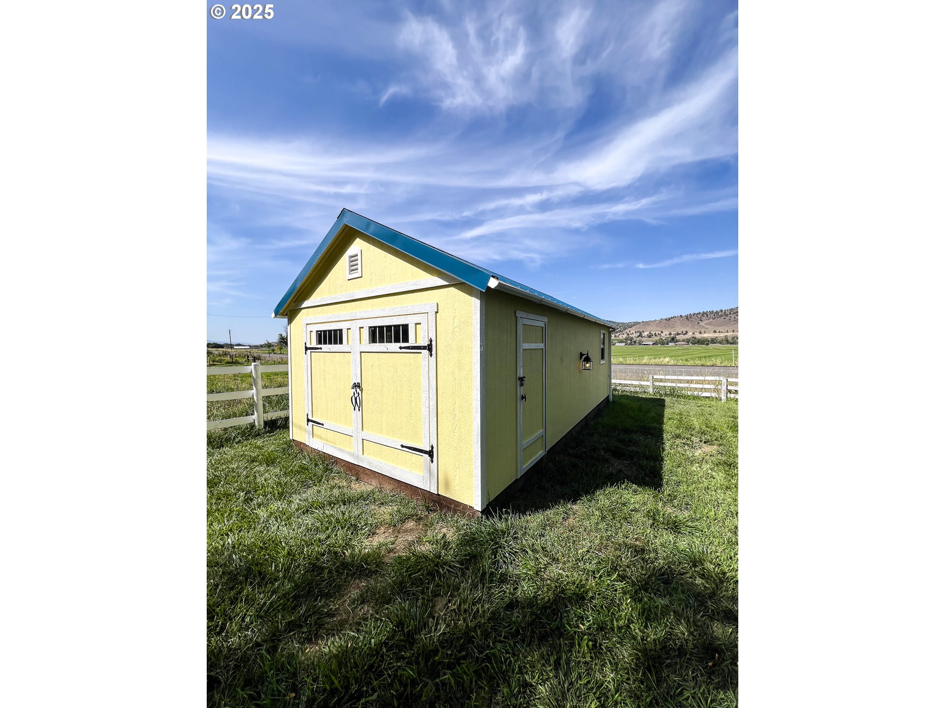 59920 Highway 26 John Day, OR 97845 - Photo 14 of 35 a view of a house with a yard
