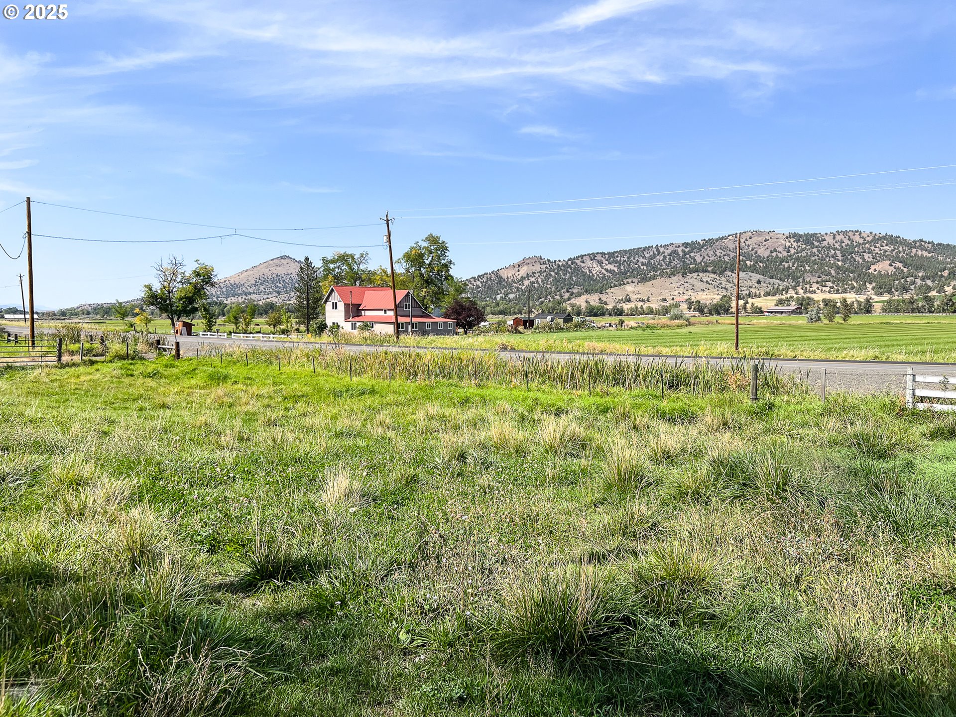59920 Highway 26 John Day, OR 97845 - Photo 24 of 35 a view of an outdoor space and mountain view
