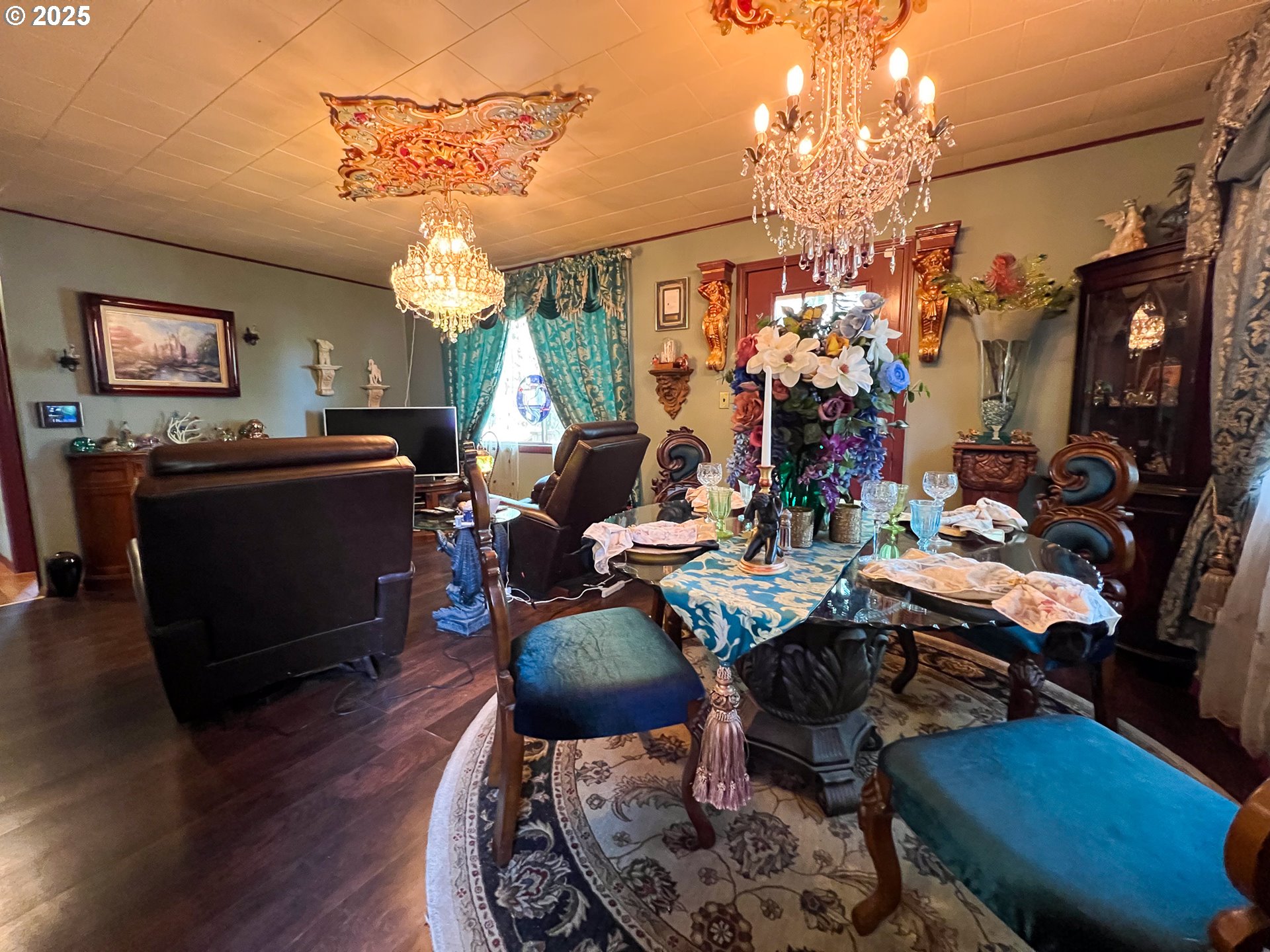 59920 Highway 26 John Day, OR 97845 - Photo 4 of 35 a living room with lots of furniture and chandelier
