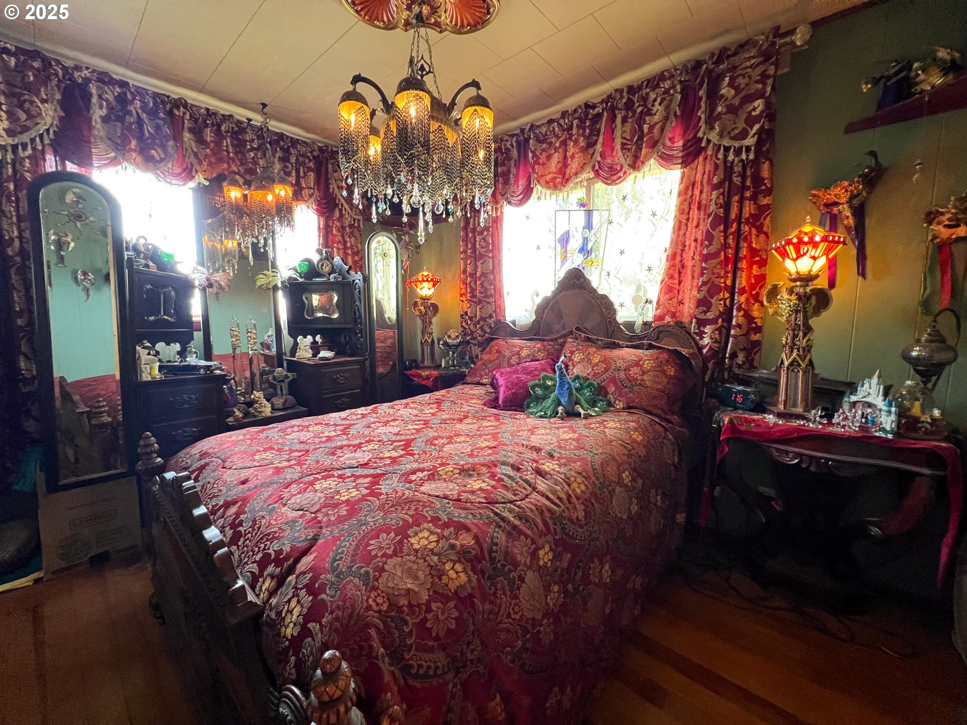 59920 Highway 26 John Day, OR 97845 - Photo 9 of 35 a bed sitting in a bedroom next to a window