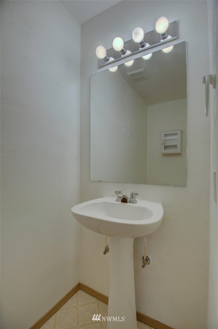 6701 Compton Boulevard Southeast Lacey, WA 98513 - Photo 12 of 25 Gallery Image 12