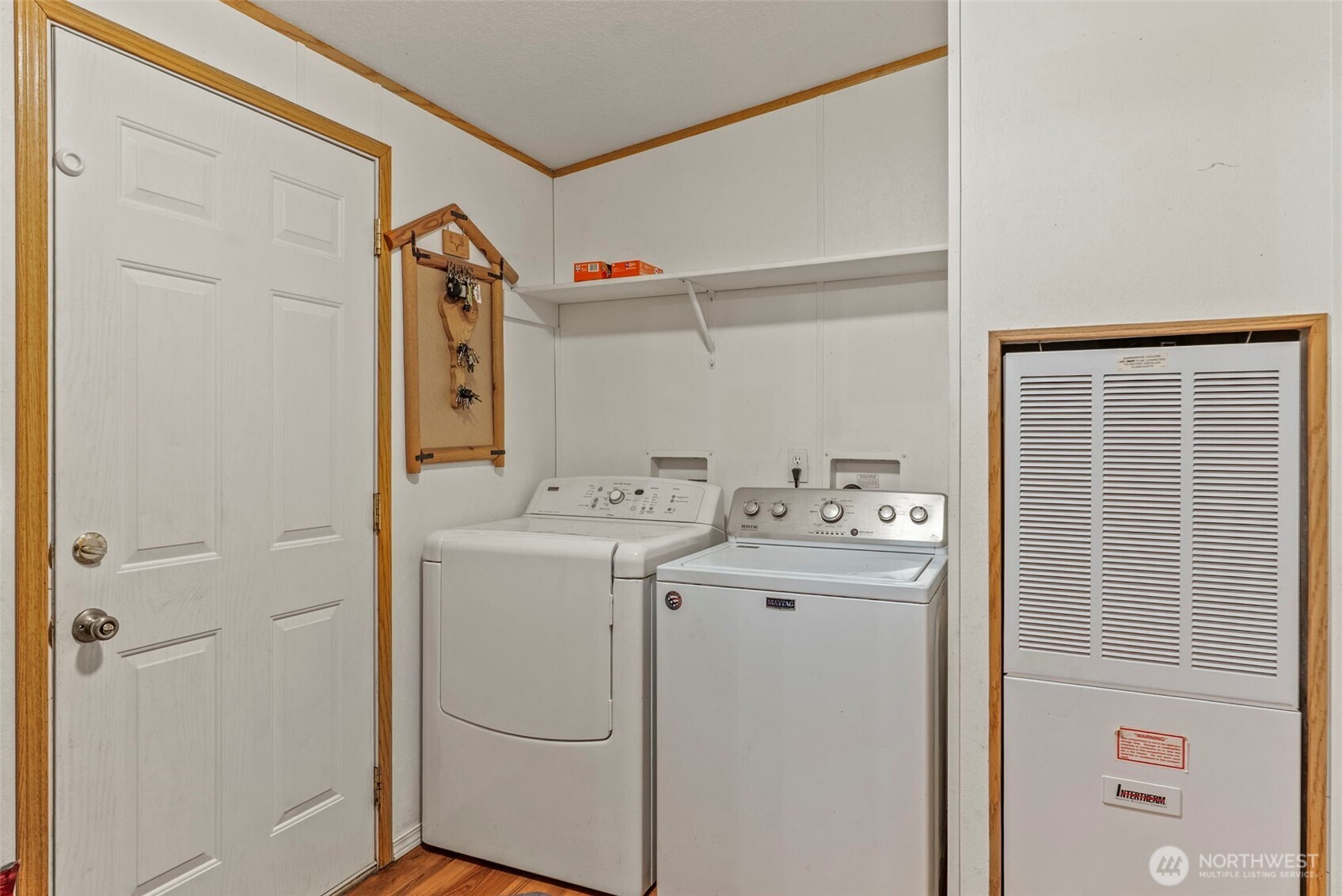 1337 South Silver Lake Road Castle Rock, WA 98611 - Photo 14 of 35 a utility room with dryer and washer