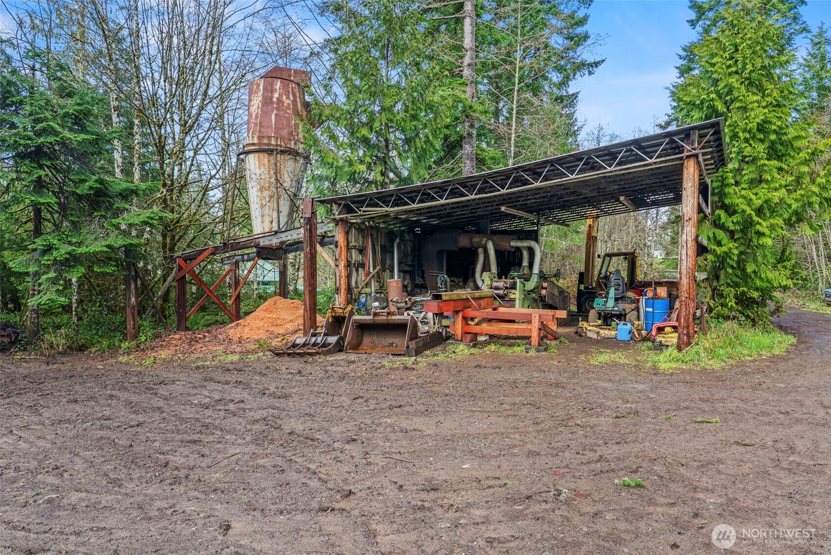 1337 South Silver Lake Road Castle Rock, WA 98611 - Photo 21 of 35 a view of car parked in front of house