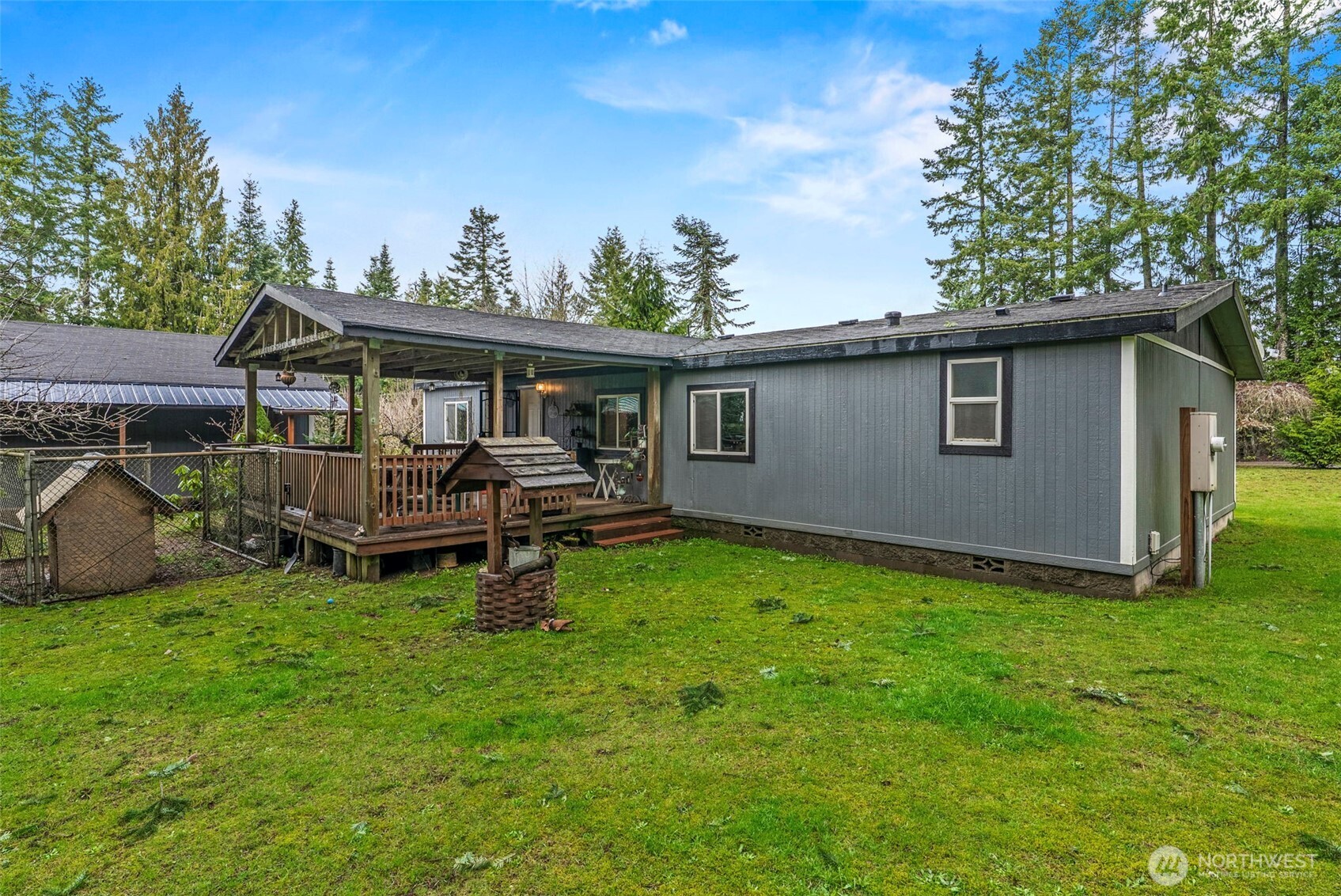 1337 South Silver Lake Road Castle Rock, WA 98611 - Photo 29 of 35 a backyard of a house with table and chairs