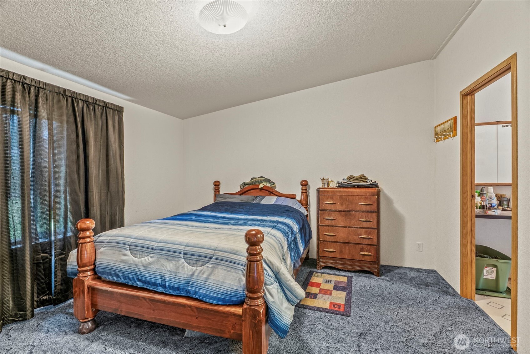 1337 South Silver Lake Road Castle Rock, WA 98611 - Photo 10 of 35 a bedroom with a bed and a closet