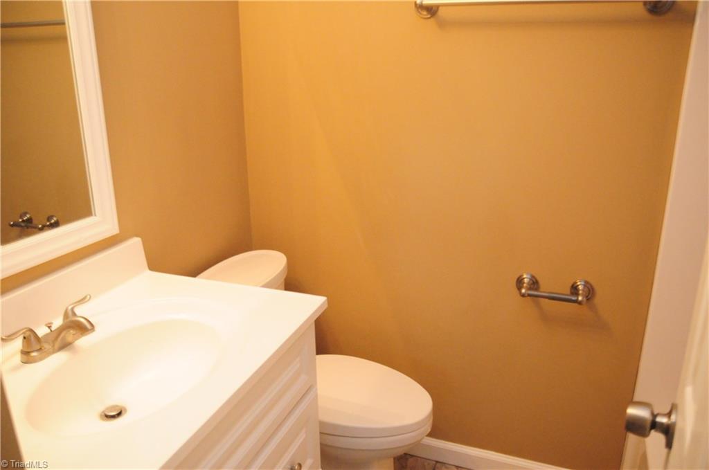 303 Edgeview Road High Point, NC 27260 - Photo 10 of 15 Gallery Image 10