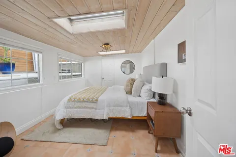 $1,125,000 | Undisclosed Address, Woodland Hills, CA 91364