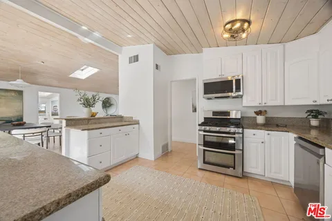 $1,125,000 | Undisclosed Address, Woodland Hills, CA 91364