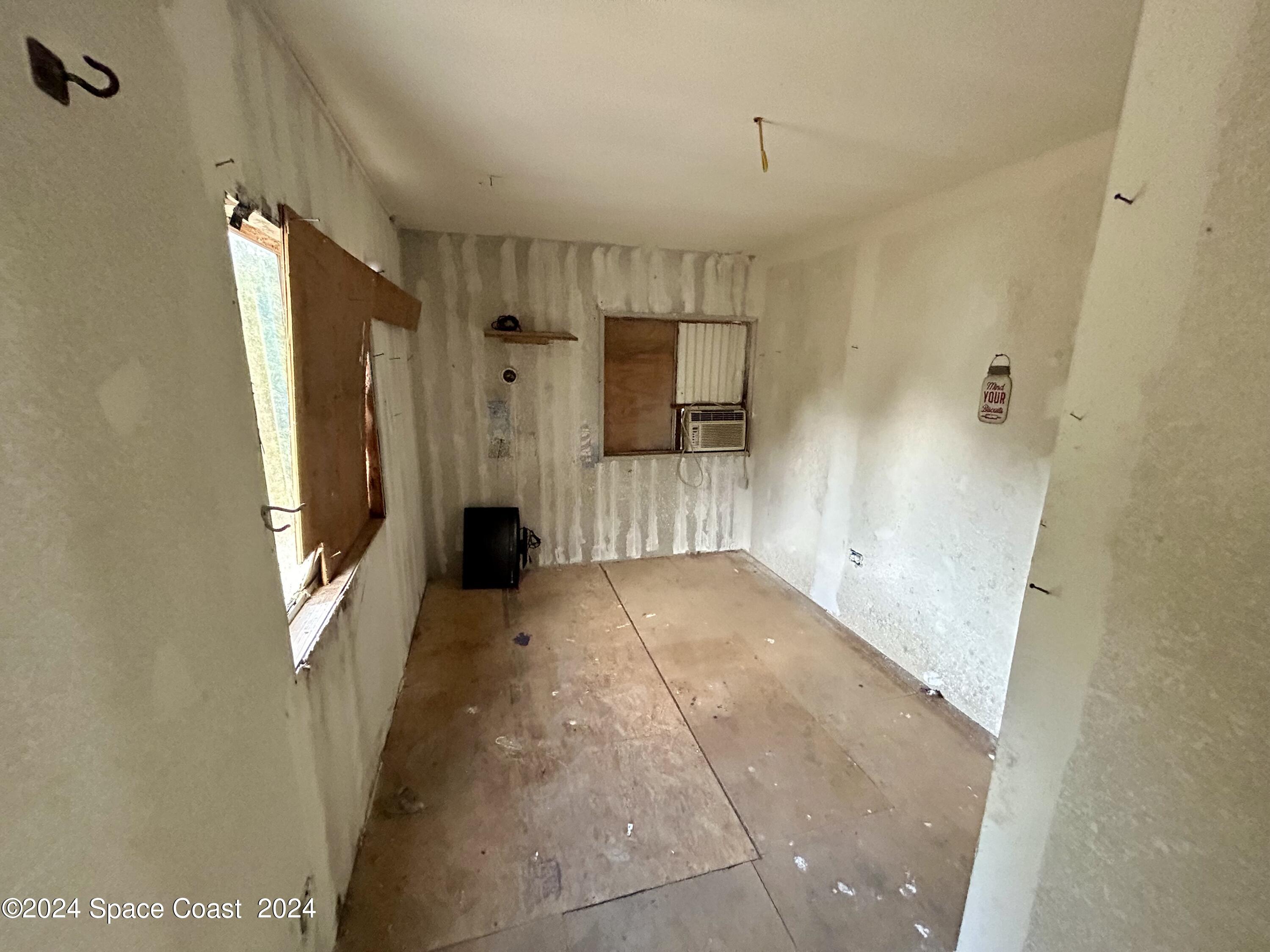 326 Iris Street Cocoa, FL 32927 - Photo 20 of 46 a view of a hallway