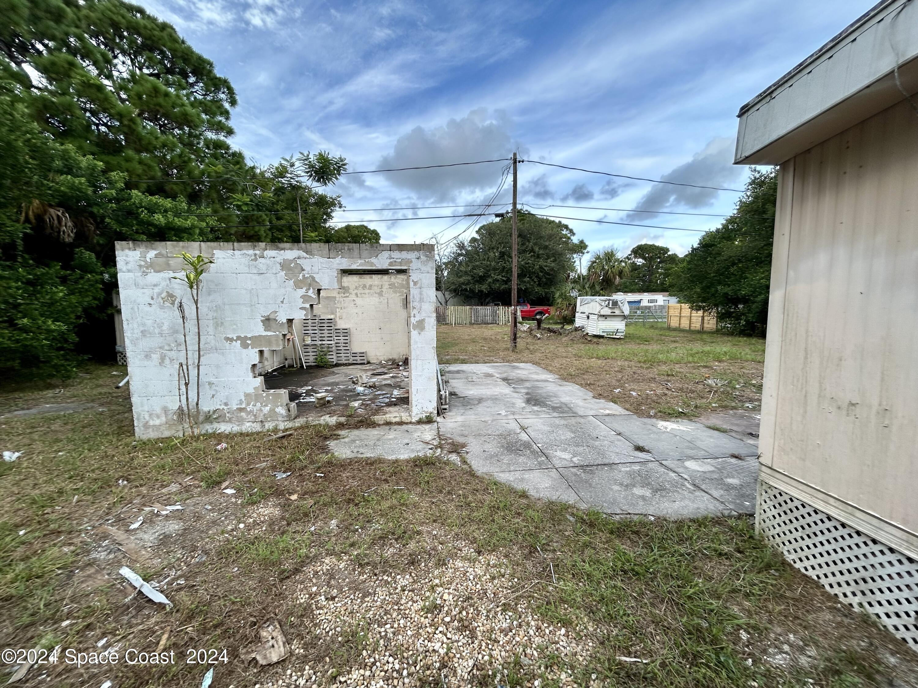 326 Iris Street Cocoa, FL 32927 - Photo 30 of 46 a backyard of a house with a table and chairs