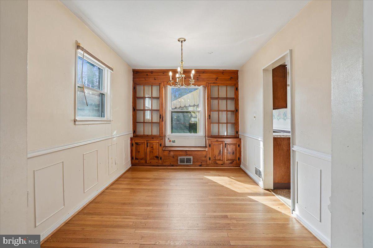 12015 Claridge Road Silver Spring, MD 20902 - Photo 12 of 33 Dining room