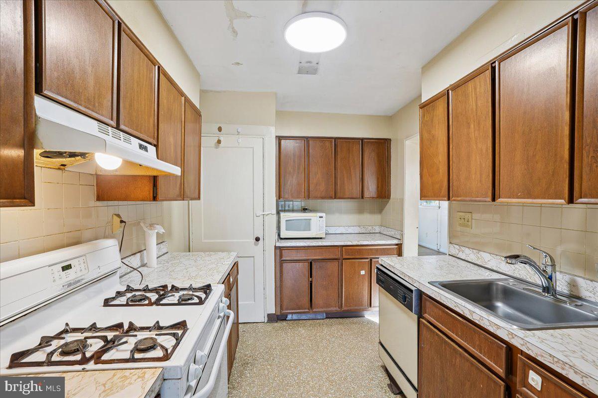 12015 Claridge Road Silver Spring, MD 20902 - Photo 15 of 33 Gallery Image 15