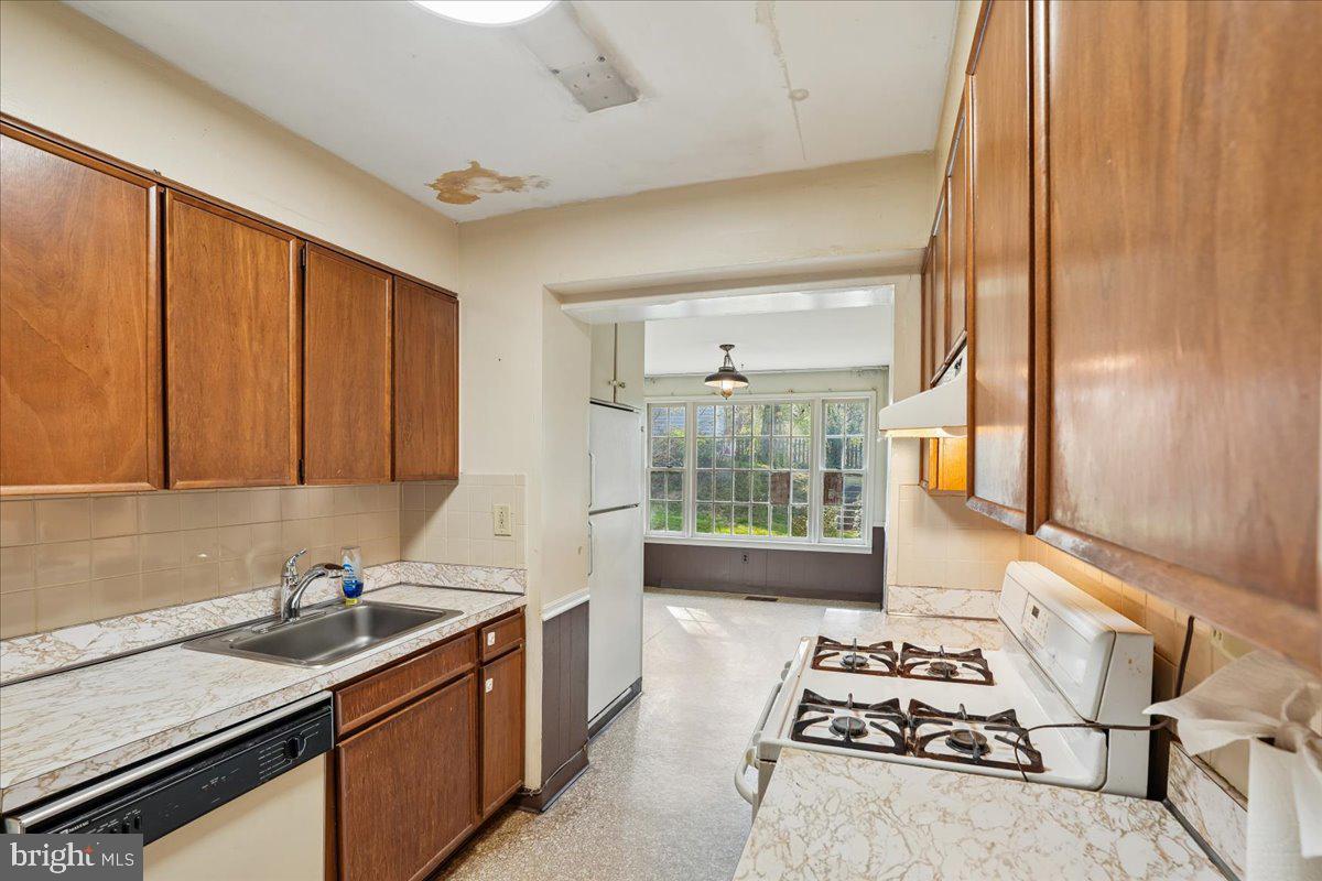 12015 Claridge Road Silver Spring, MD 20902 - Photo 17 of 33 Gallery Image 17