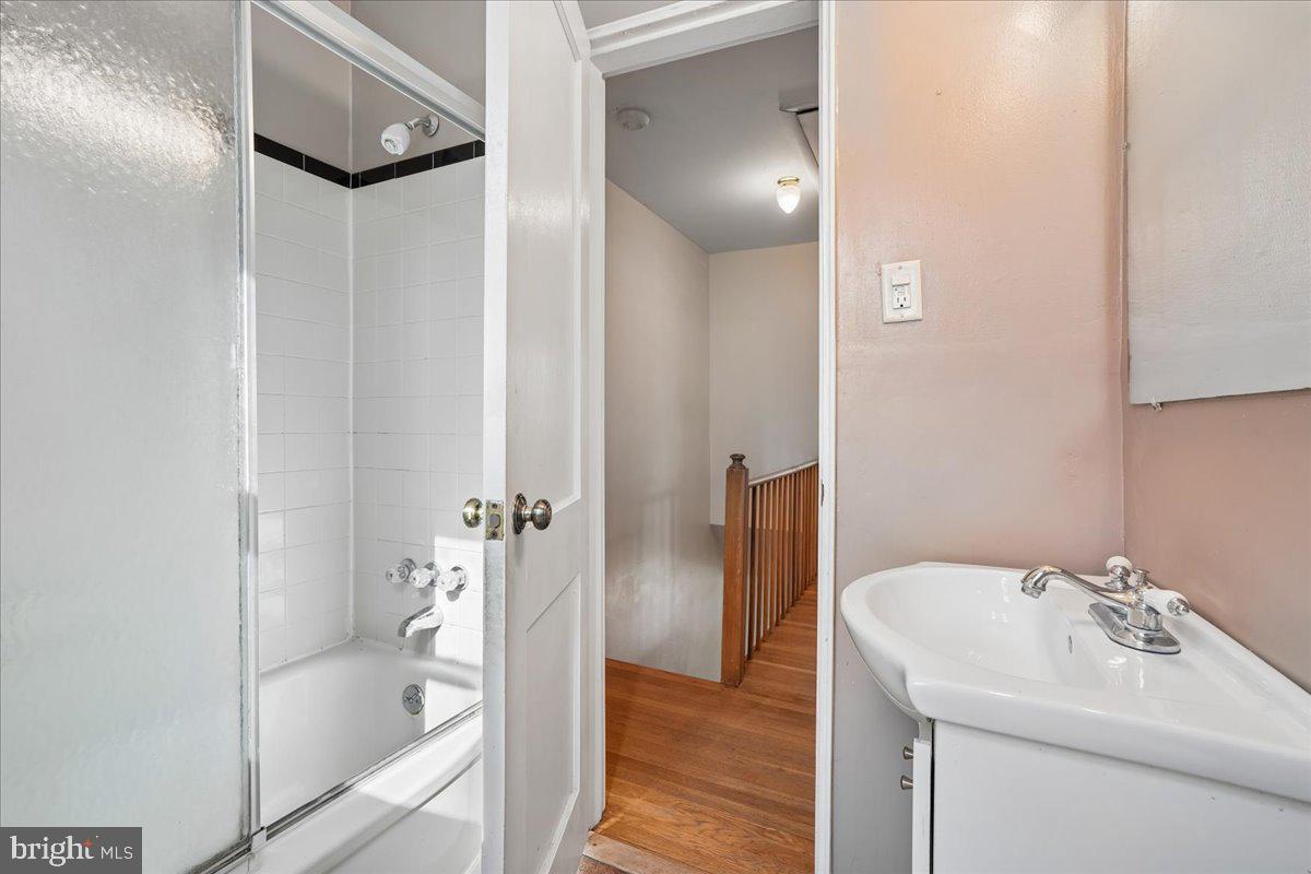 12015 Claridge Road Silver Spring, MD 20902 - Photo 24 of 33 Full bathroom with tub