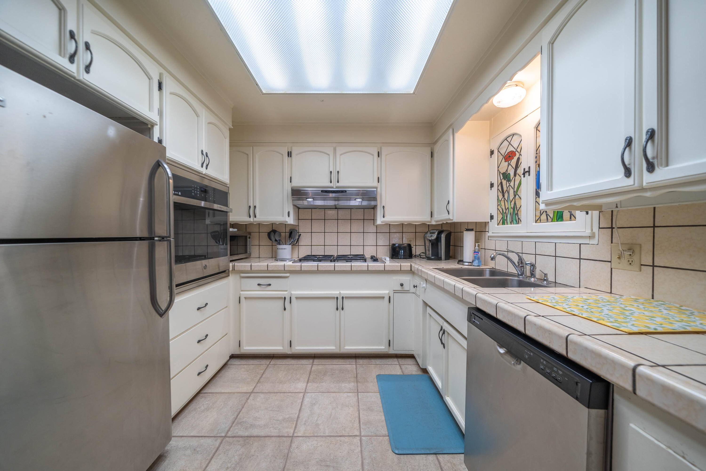 569 Rafael Street Redding, CA 96002 - Photo 13 of 49 Kitchen