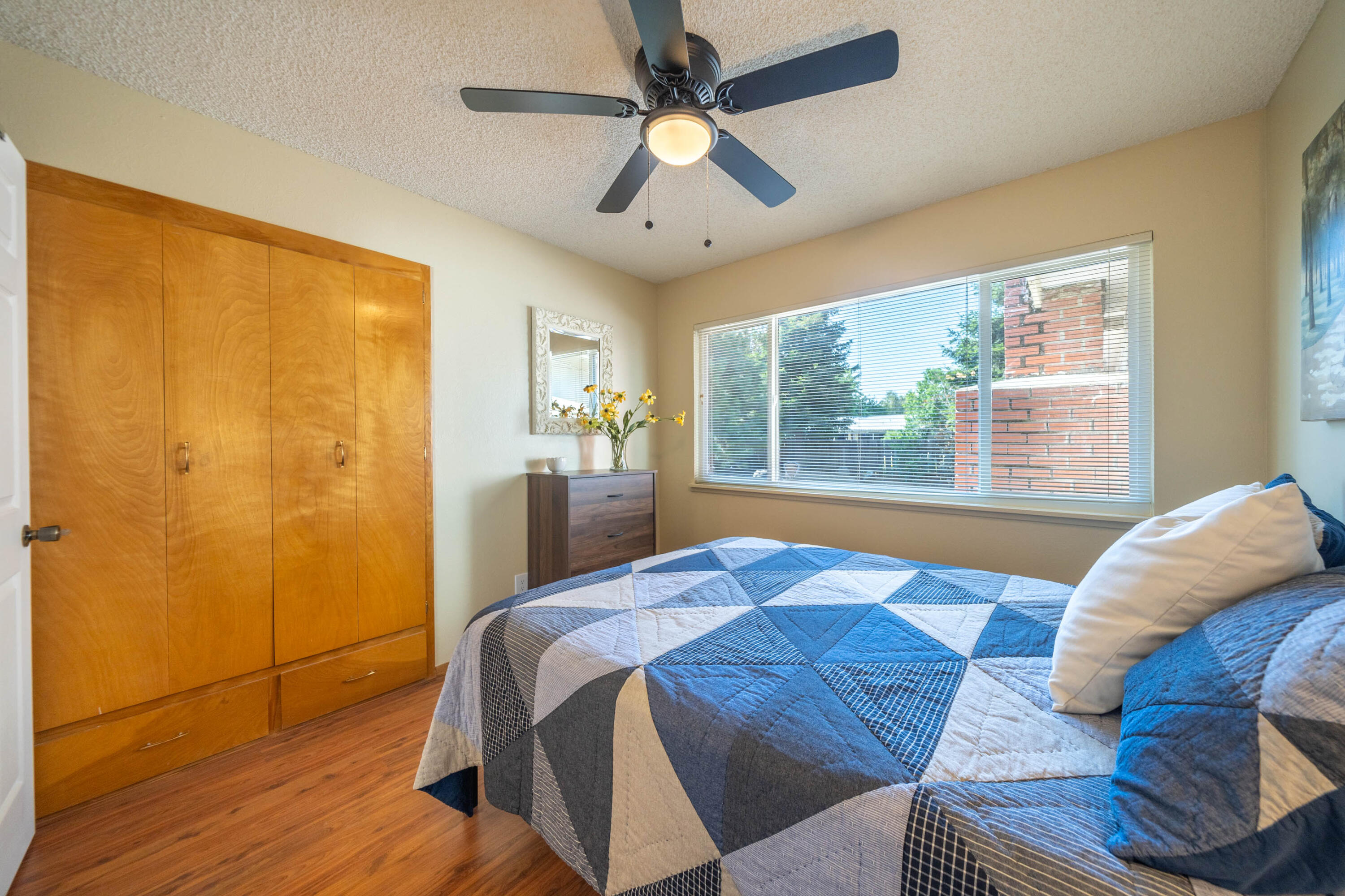 569 Rafael Street Redding, CA 96002 - Photo 21 of 49 569 Rafael St-36