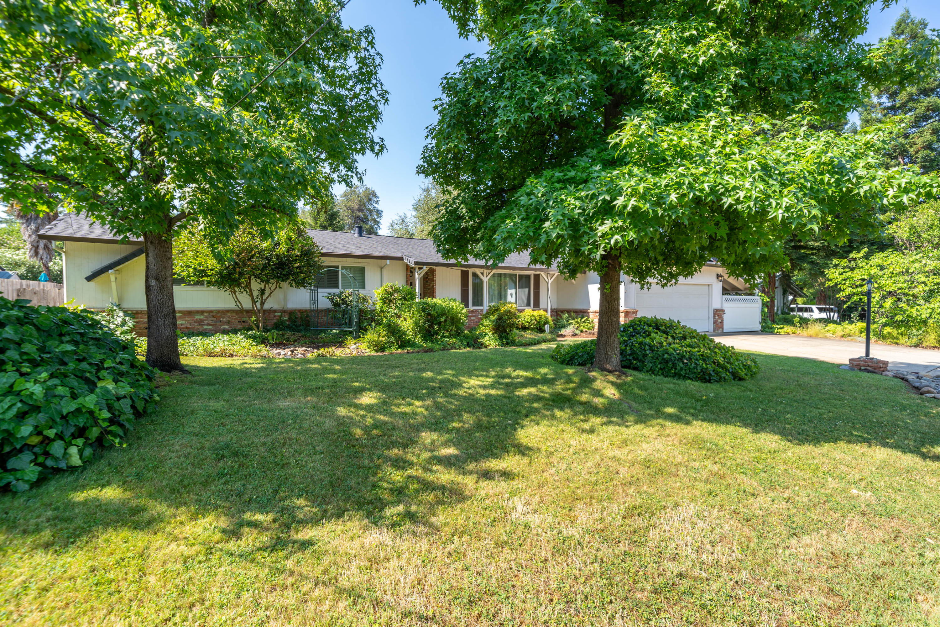 569 Rafael Street Redding, CA 96002 - Photo 3 of 49 569 Rafael St-5