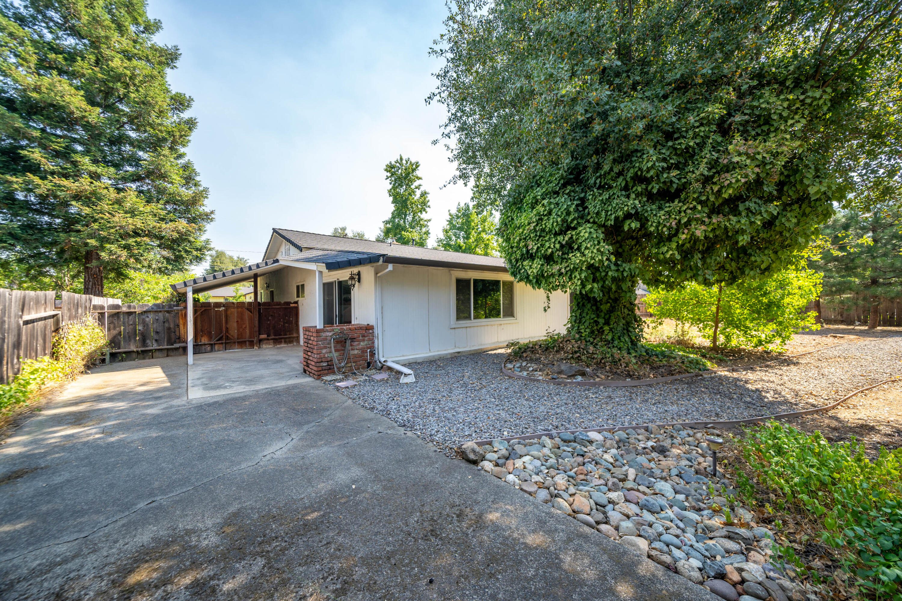 569 Rafael Street Redding, CA 96002 - Photo 36 of 49 569 Rafael St-59