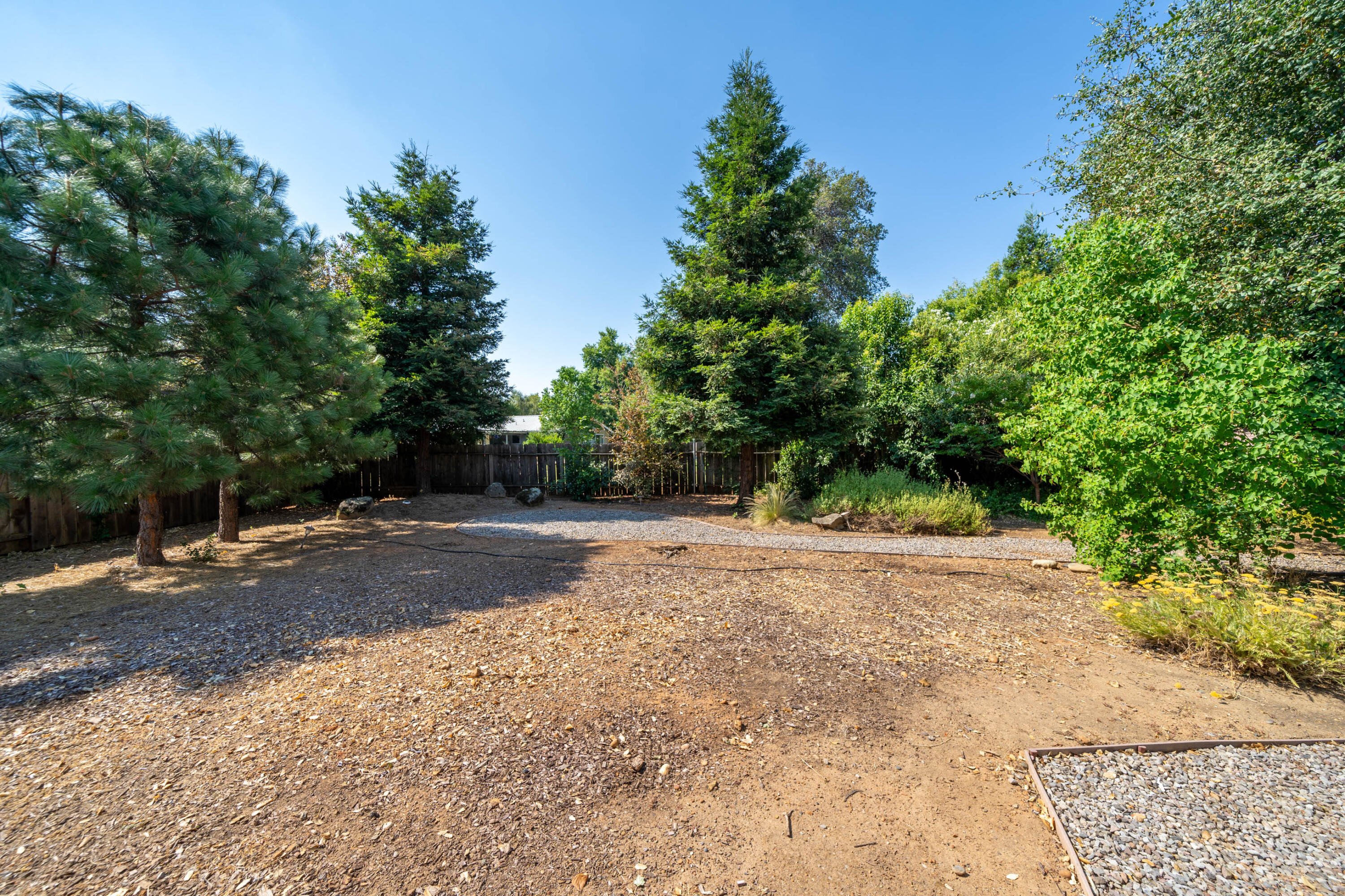 569 Rafael Street Redding, CA 96002 - Photo 39 of 49 569 Rafael St-54