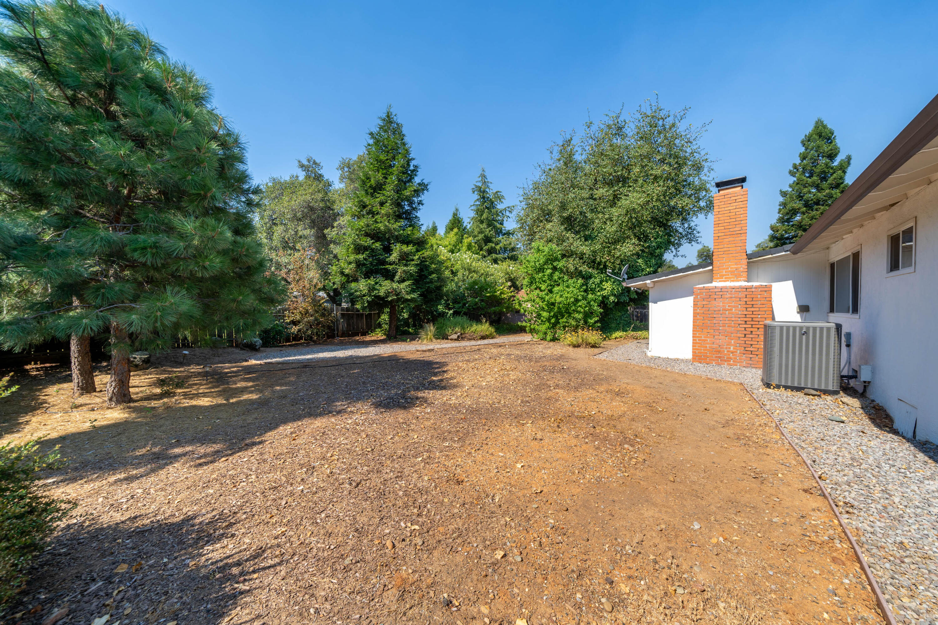 569 Rafael Street Redding, CA 96002 - Photo 40 of 49 569 Rafael St-53