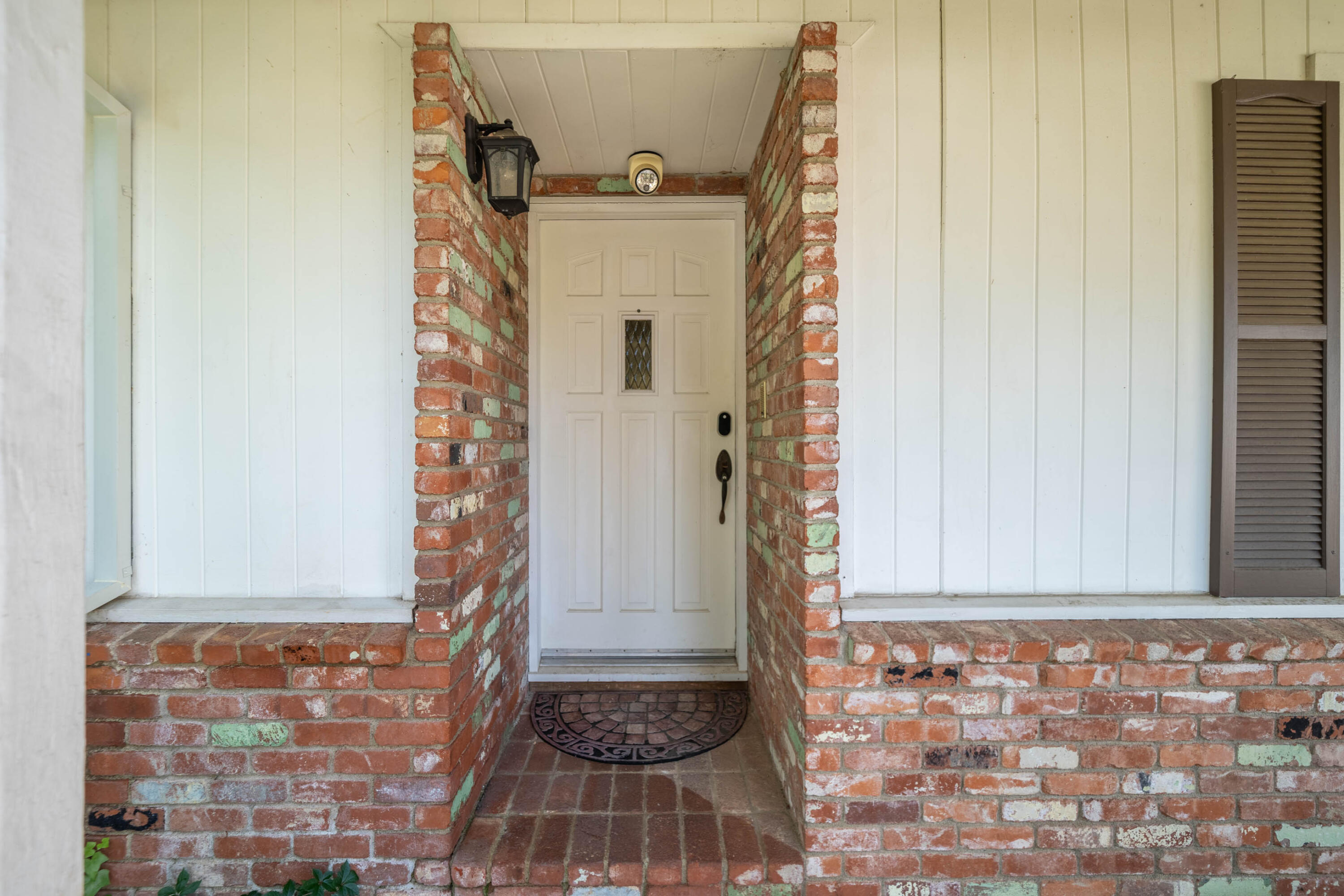 569 Rafael Street Redding, CA 96002 - Photo 5 of 49 Front Entry Accented with Brick