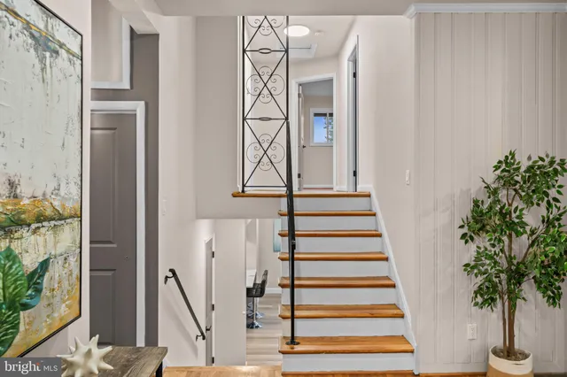 a view of entryway with a front door