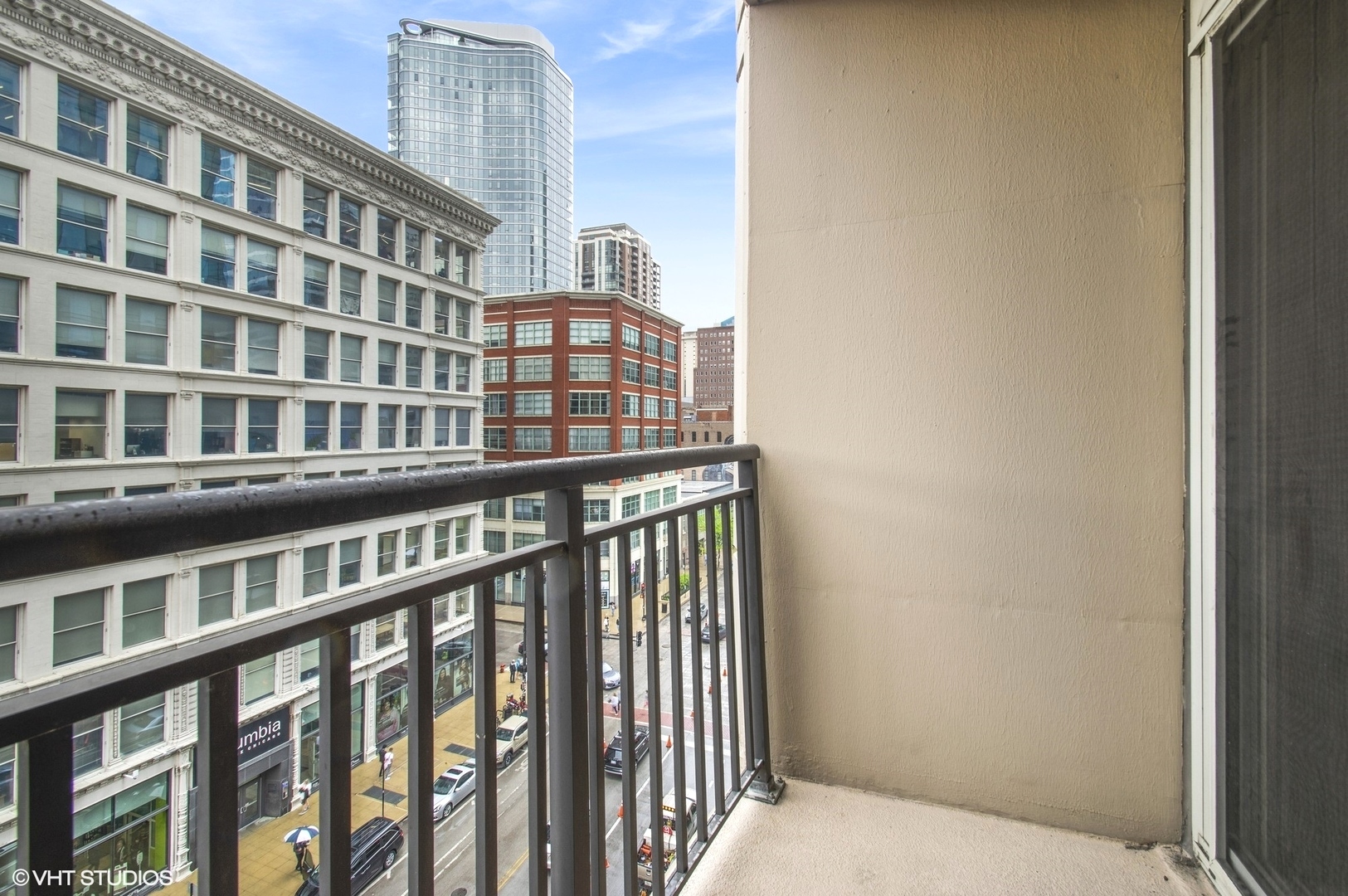 1111 South Wabash Avenue, Unit 706 Chicago, IL 60605 - Photo 16 of 19 a view of a building from a balcony