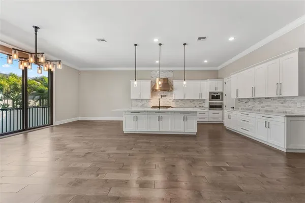 $25,000 | 481 West Davis Boulevard, Tampa, FL 33606