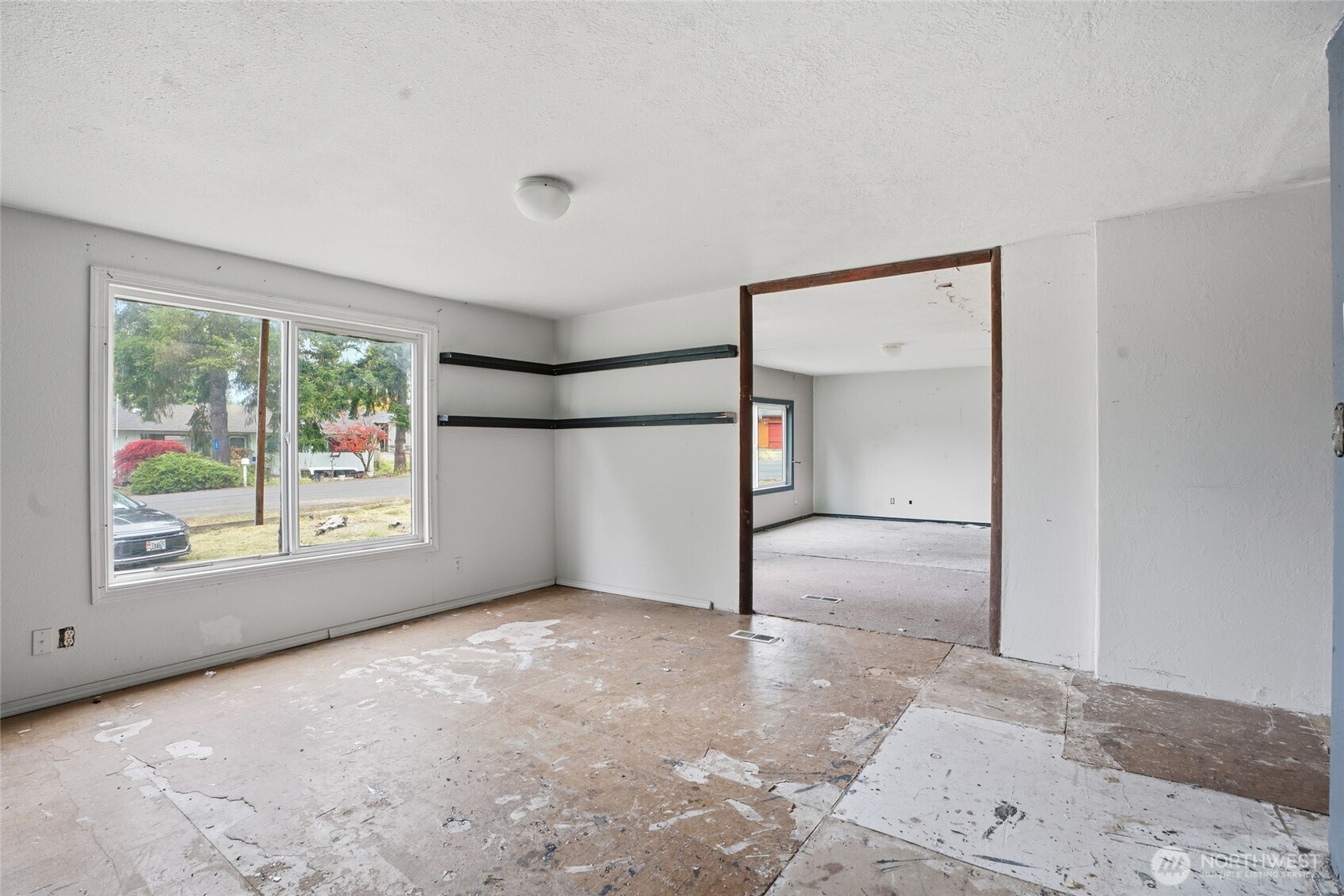 106 Wilford Road Silverlake, WA 98645 - Photo 16 of 32 an empty room with windows and closet