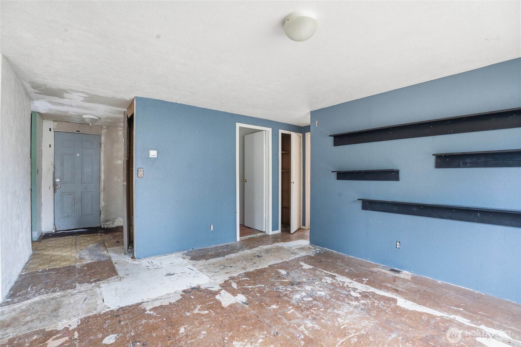 106 Wilford Road Silverlake, WA 98645 - Photo 21 of 32 a view of a livingroom with wooden floor and cabinet