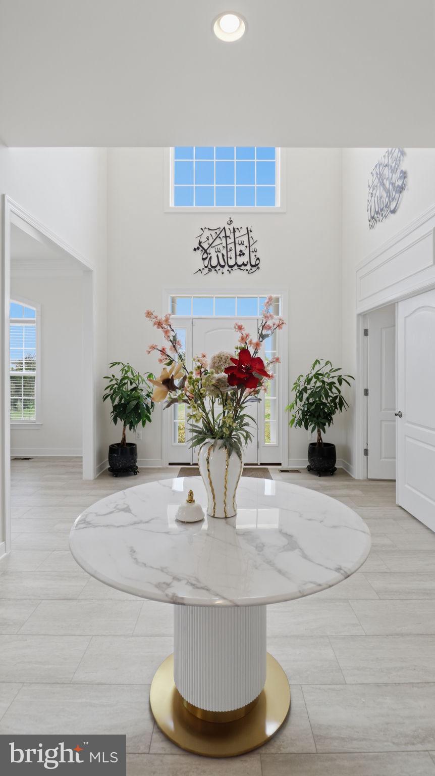 11502 Aden Road Nokesville, VA 20181 - Photo 18 of 106 a vase of flowers sitting on a dining table