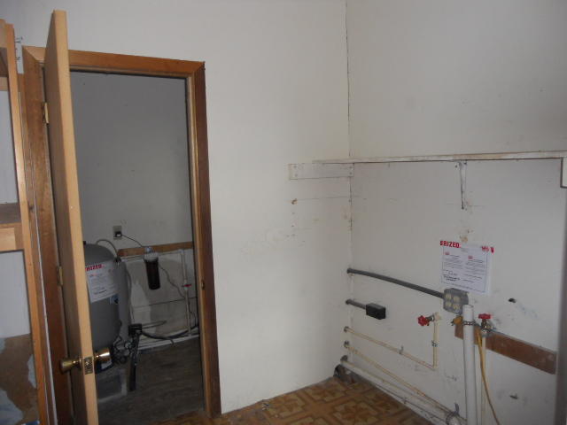 1749 Haggard Road Sevierville, TN 37876 - Photo 21 of 28 laundry
