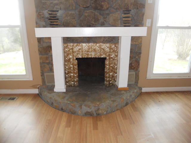 1749 Haggard Road Sevierville, TN 37876 - Photo 6 of 28 living room (3)