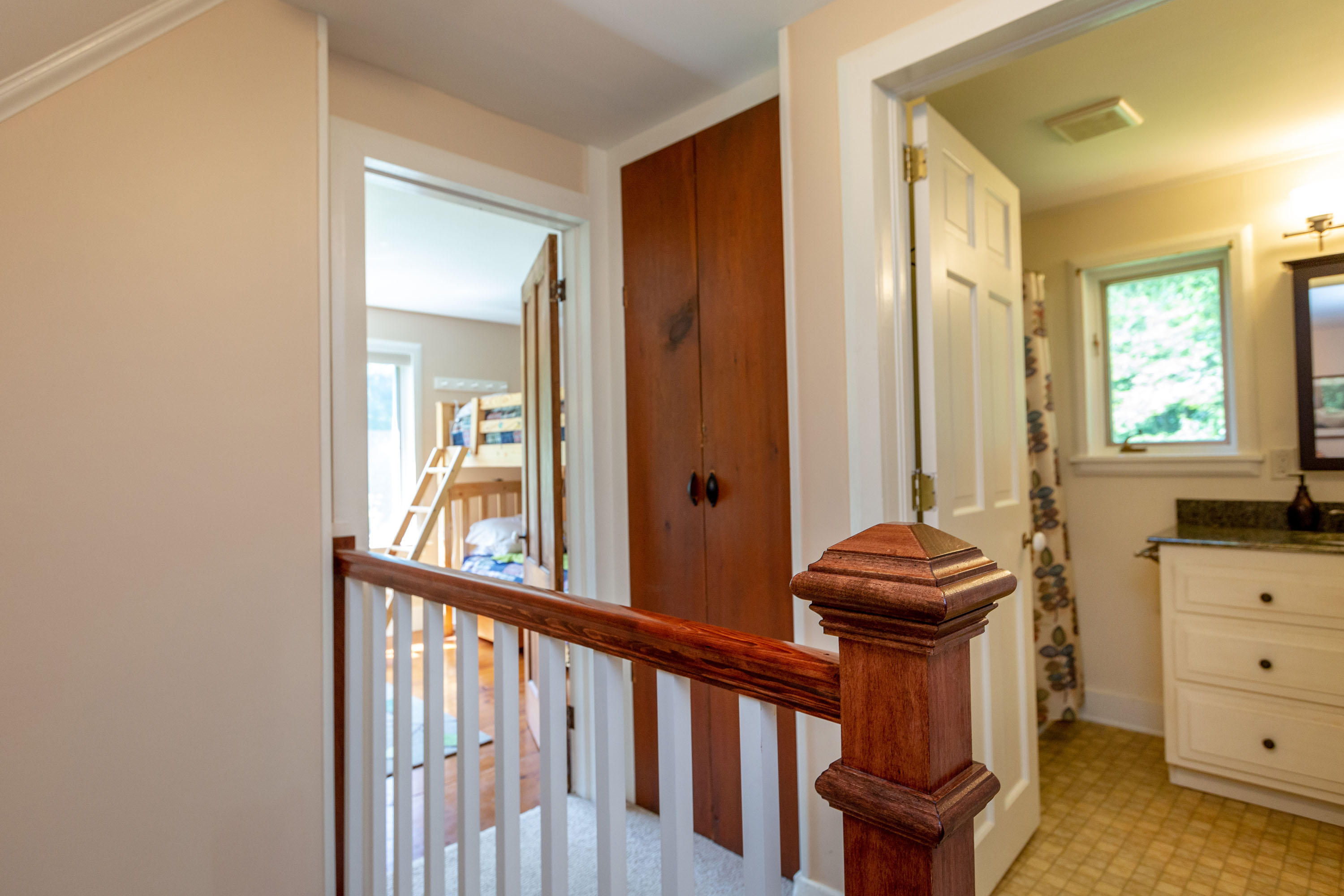 197 Middle Bay Road Brunswick, ME 04011 - Photo 39 of 68 Upstairs hallway