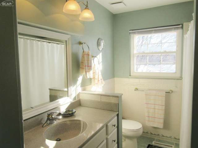 5246 Elms Road Flushing, MI 48433 - Photo 17 of 25 21112266-16.JPG