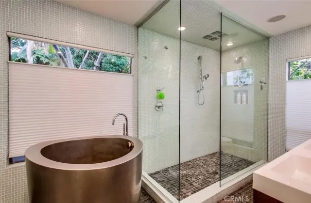 a view of living room with washer and dryer