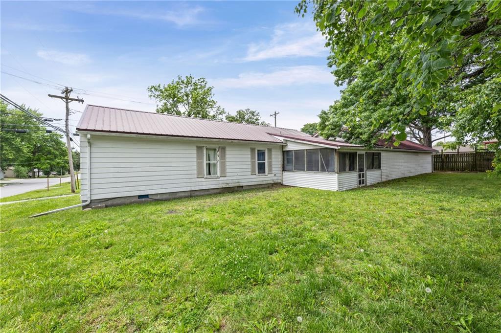 112 South Locust Street Cameron, MO 64429 - Photo 3 of 27
