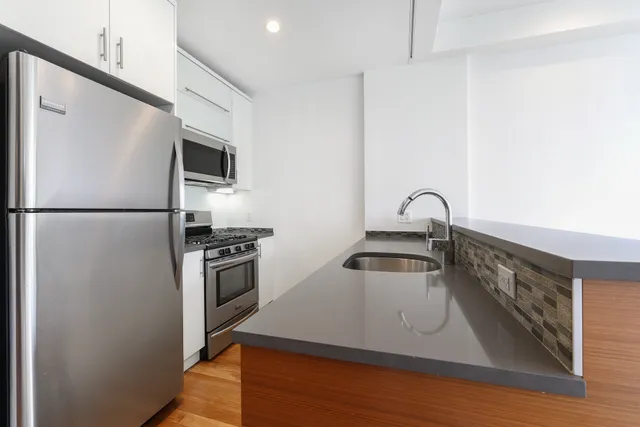 $4,850 | 15 Kingsland Avenue, Unit 4R | East Williamsburg