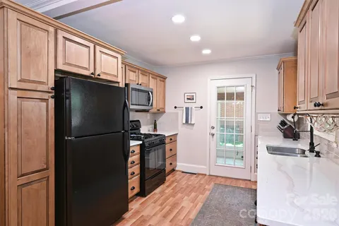 $675,000 | 2215 Shady View Drive, Charlotte, NC 28210