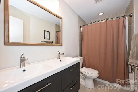 $675,000 | 2215 Shady View Drive, Charlotte, NC 28210