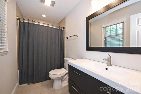$675,000 | 2215 Shady View Drive, Charlotte, NC 28210