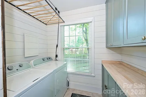$675,000 | 2215 Shady View Drive, Charlotte, NC 28210
