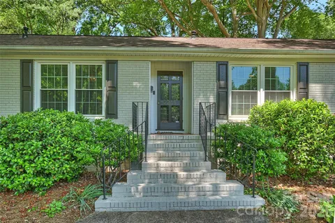 $675,000 | 2215 Shady View Drive, Charlotte, NC 28210