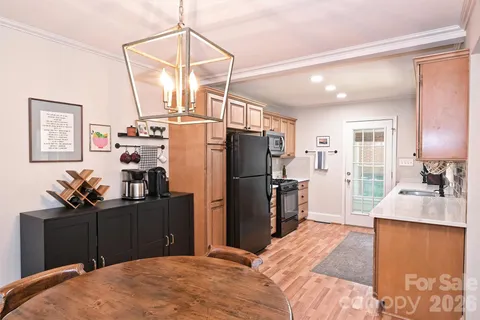 $675,000 | 2215 Shady View Drive, Charlotte, NC 28210