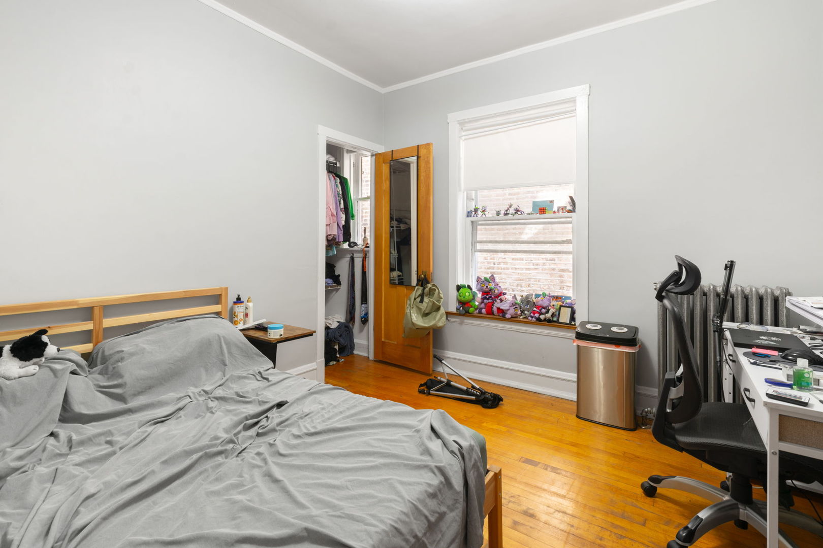 1311 West Thorndale Avenue Chicago, IL 60660 - Photo 21 of 28 a bedroom with a bed and furniture