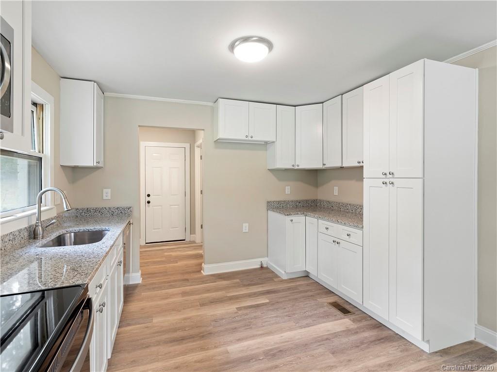 4152 Blenhein Road Charlotte, NC 28208 - Photo 13 of 34 a kitchen with granite countertop a sink stove and refrigerator