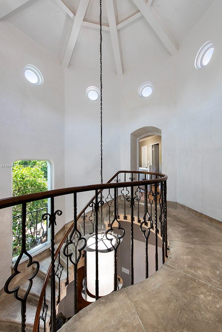 4745 Pine Tree Drive Miami Beach, FL 33140 - Photo 13 of 35