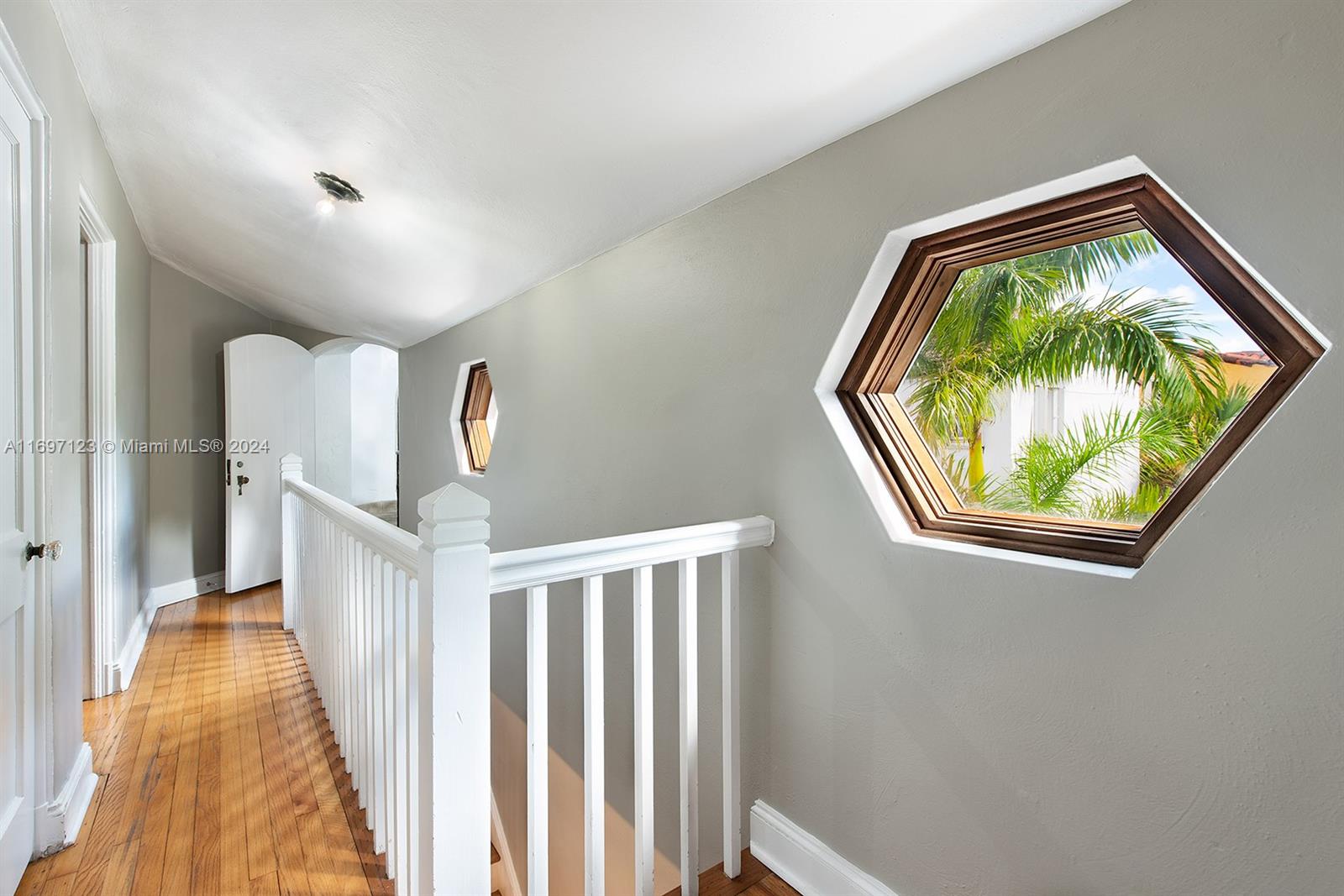 4745 Pine Tree Drive Miami Beach, FL 33140 - Photo 14 of 35